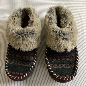 EUC Dearfoams suede with knit tops and faux fur trim. Small 5-6